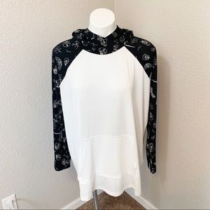 3/$25 NWT LuLaRoe Amber White Black Skull Hoodie